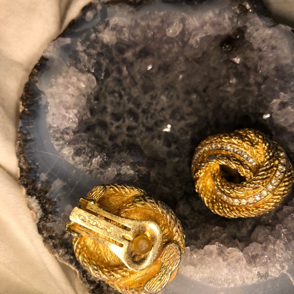 VINTAGE CHRISTIAN DIOR CLIP ON EARINGS - Picture 3 of 3